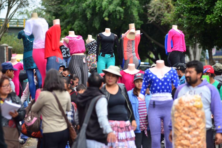 Los vendedores reivindican su derecho a vender en la Sexta Avenida.  (Foto: Jes&uacute;s Alfonso/Soy502)