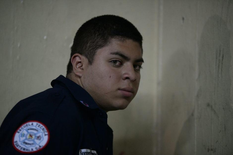 Henry Samuel Rivas Mayen de 18 a&ntilde;os fue arrestado por hacerse pasar por bombero. (Foto: Wilder L&oacute;pez/Soy502) 