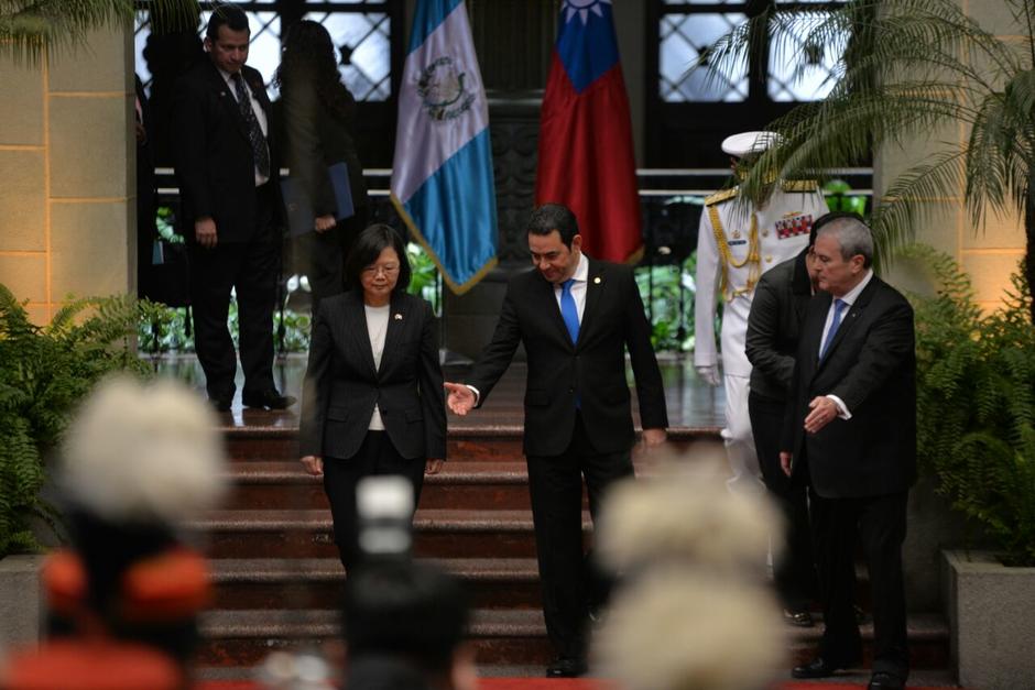 El presidente Morales recibi&oacute; a su hom&oacute;loga taiwanesa en el Patio de la Paz. (Foto: Wilder L&oacute;pez/Soy502)