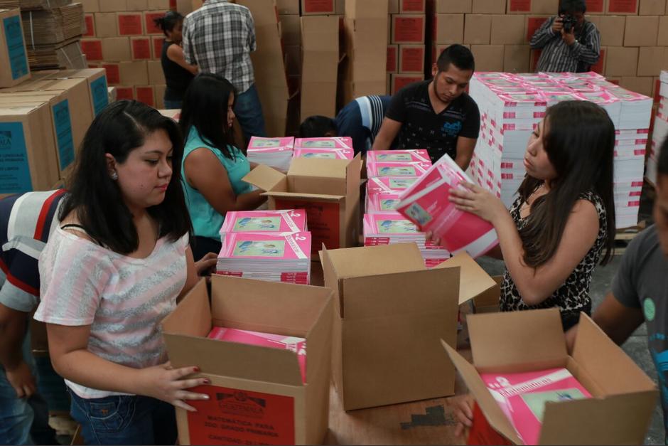 Con estos textos se beneficiar&aacute; a 1 mill&oacute;n de estudiantes de primero a cuarto primaria. (Foto: Alejandro Bal&aacute;n/Soy502)