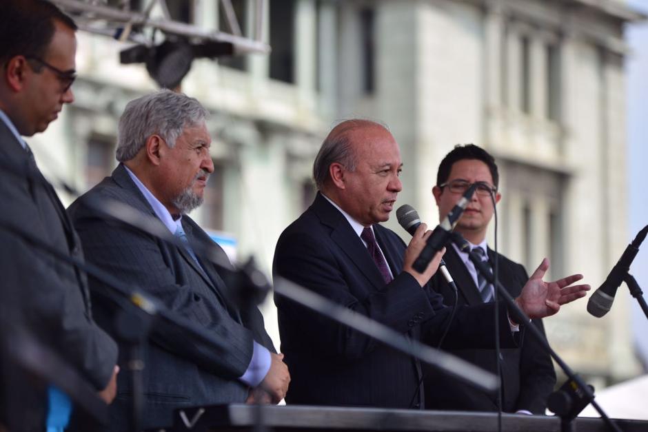 El ministro de Cultura, José Luis Chea dijo que la obra se retomará tras nueve años de abandono. (Foto: Jesús Alfonso/Soy502)