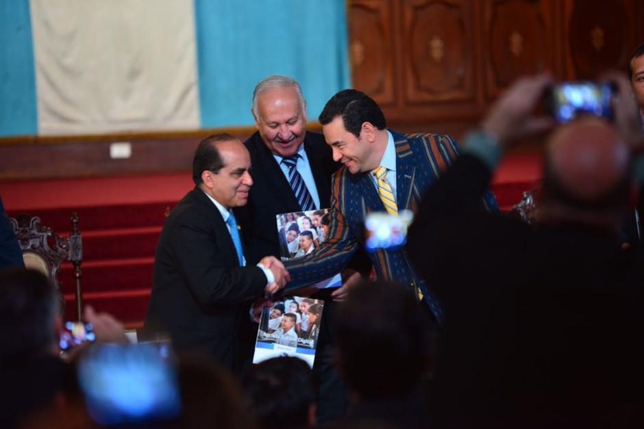 Jimmy Morales y el Ministro de Educaci&oacute;n Oscar Hugo L&oacute;pez. (Foto: Jesus Alfonso/Soy502) 