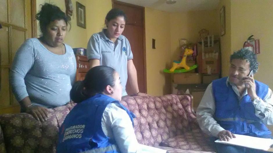 Delegados de la PDH verifican las condiciones en las que se encuentran los menores que fueron trasladados a otros hogares. (Fotos: PDH)