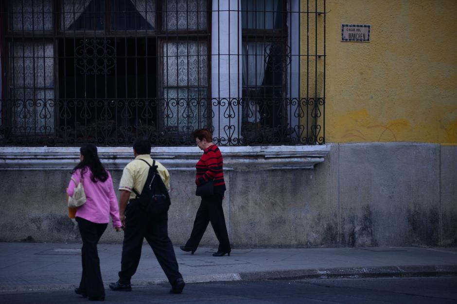 En las calles de la zona 1 de la ciudad capital se pueden observar varias nomenclaturas en las viviendas que identifican por nombre las calles de la ciudad de Guatemala. (Foto: Wilder L&oacute;pez/Soy502)
