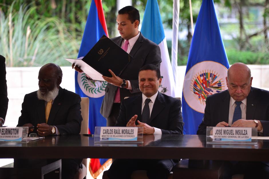 Raúl Morales (C), canciller guatemalteco aseguró que hay que avanzar en el tema que ya se "ha perdido mucho tiempo". (Foto: Wilder López/Soy502)