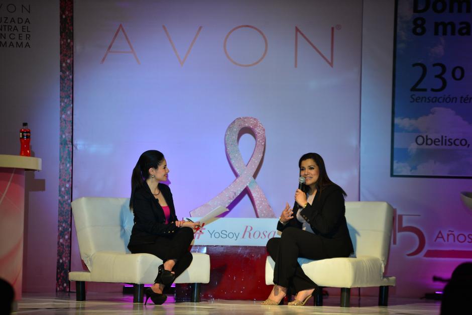 Mar&iacute;a Ren&eacute;e P&eacute;rez y Patricia Montepeque, Coordinadora de Comunicaci&oacute;n de Avon Centroam&eacute;rica. (Foto: Wilder L&oacute;pez/Soy502)