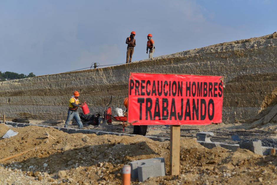 Constructora Nacional, S.A. (Conasa) es una de las empresas constructoras m&aacute;s grandes del pa&iacute;s y son responsables de proyectos enormes como la V&iacute;a Alterna del Sur. (Foto: Wilder L&oacute;pez/Soy502)