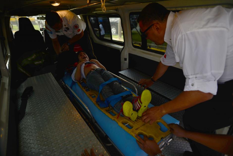 El ni&ntilde;o herido fue trasladado a un hospital privado por bomberos Voluntarios. (Foto: Wilder L&oacute;pez/Soy502)