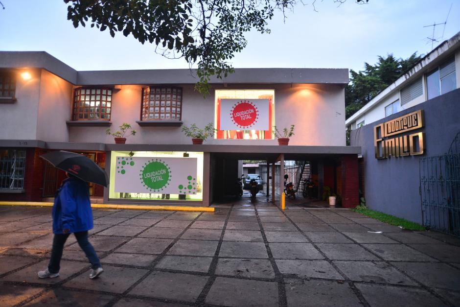 La boutique Emilio ser&aacute; cerrada tras la orden de captura que se gir&oacute; contra su propietario Luis Mendiz&aacute;bal. Seg&uacute;n la CICIG, el lugar era el "centro de operaciones" de la red de defraudaci&oacute;n La L&iacute;nea. (Foto: Wilder L&oacute;pez/Soy502)