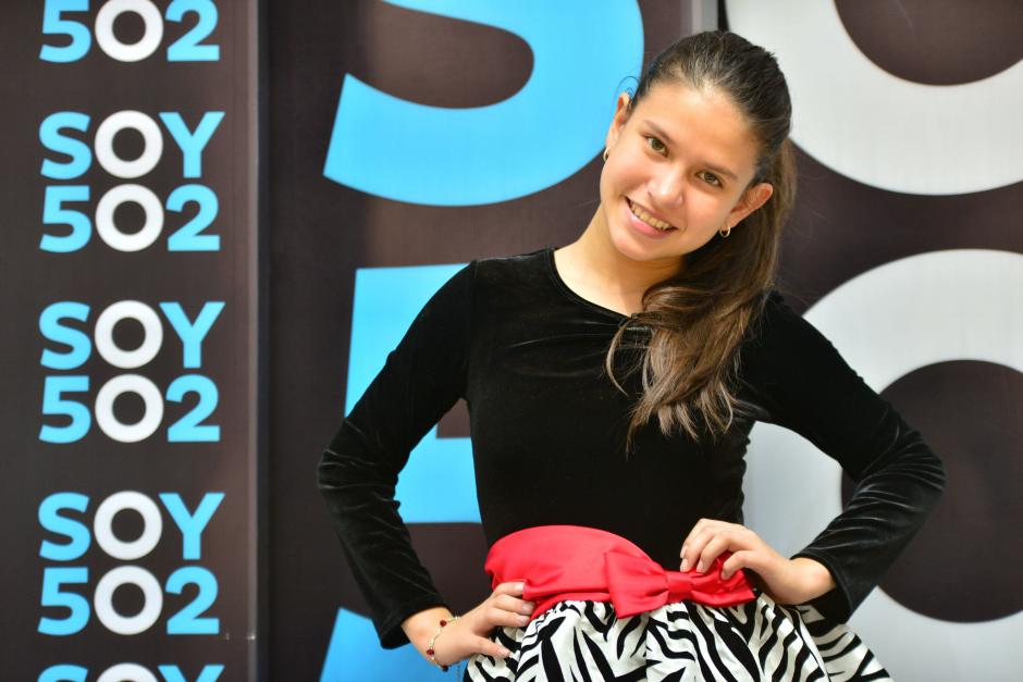 Karla Herrarte visitó la redacción de Soy502, llenado de ánimo a todos los presentes. (Foto: Wilder López/Soy502)