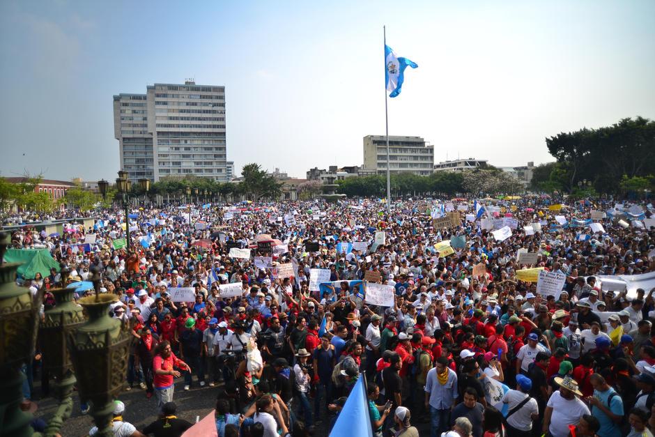Las manifestaciones pac&iacute;ficas en el parque central han sido constantes desde el 25 de abril. (Foto Wilder L&oacute;pez/Soy502)