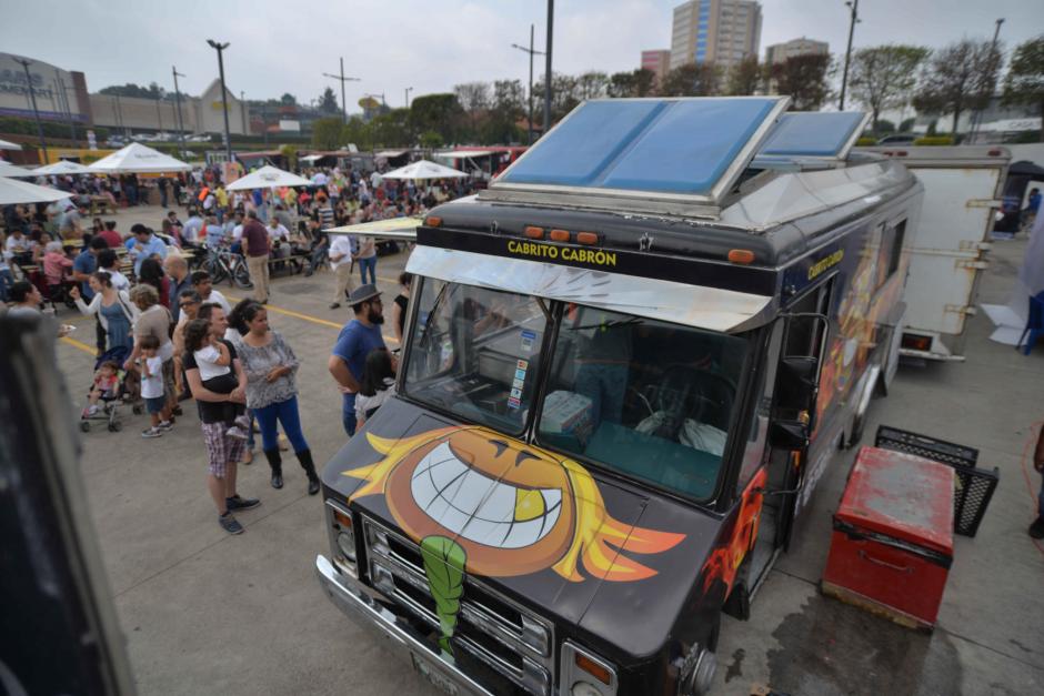 Los foodtrucks est&aacute;n pintados de forma personalizada. (Foto: Wilder L&oacute;pez/Soy502)