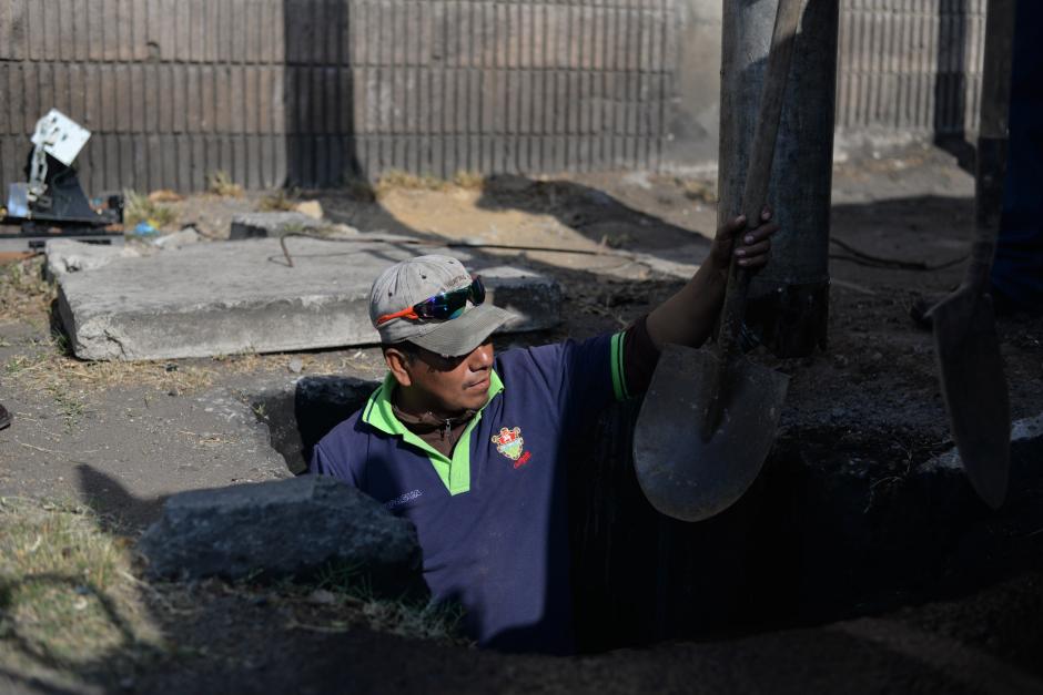 Todos los d&iacute;as se recoge basura que es arrojada por la gente a los tragantes. (Foto: Wilder L&oacute;pez/Soy502)