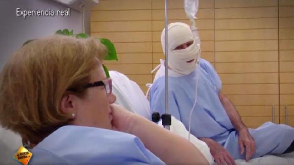 Jos&eacute; Luis Perales visit&oacute; a Isabel, una mujer que padece de c&aacute;ncer en una cl&iacute;nica especializada. (Foto: Infobae)