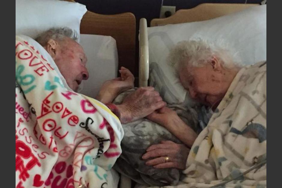 La pareja se mantuvo siempre unida hasta el fallecimiento de la abuela de una usuaria de Reddit, que comparti&oacute; la foto. (Foto: Reddit)