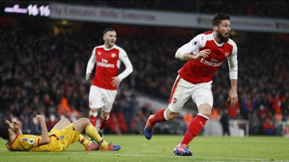 Giroud festej&oacute; con todo el golazo que marc&oacute;. (Foto: Twitter)