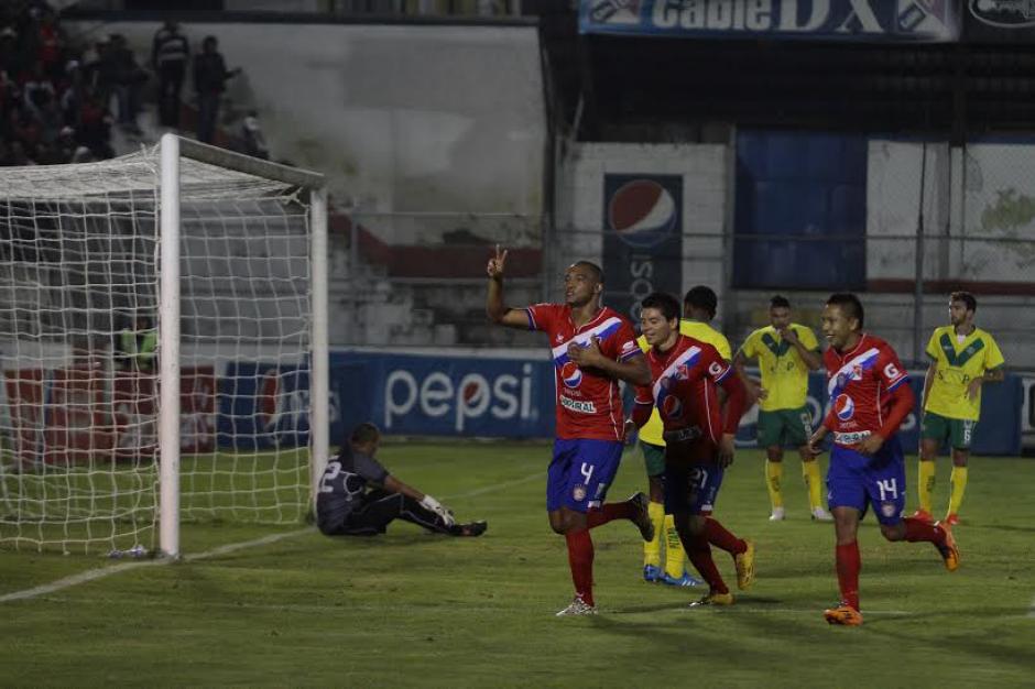 Xelaj&uacute; derrot&oacute; 3-1 a Petapa en el Mario Camposeco. (Foto: Gustavo Rodas/Nuestro Diario)