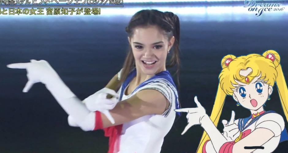 Evgenia Medvedeva se visti&oacute; como "Sailor Moon" durante una presentaci&oacute;n en Jap&oacute;n. (Foto: YouTube)