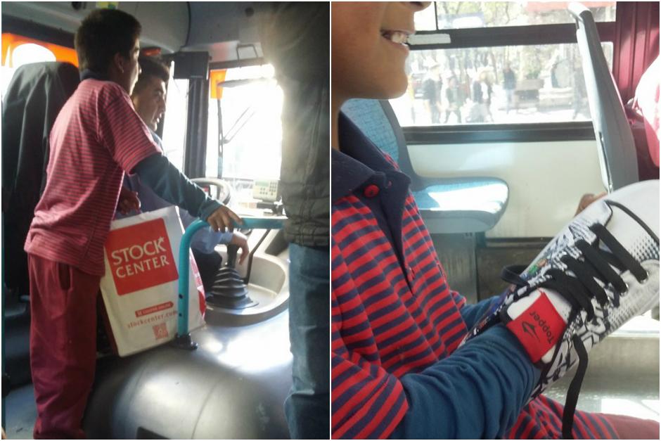 El peque&ntilde;o Jean Carlos recibi&oacute; un bonito regalo de cumplea&ntilde;os de su amigo, Julio. (Foto: Agustina M&aacute;rquez)