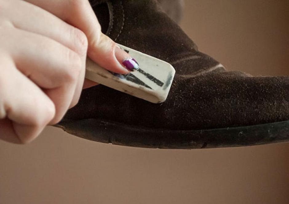 Las manchas en los zapatos de gamuza pueden limpiarse con un borrador. (Foto: Tendenciasfallabella.cl)