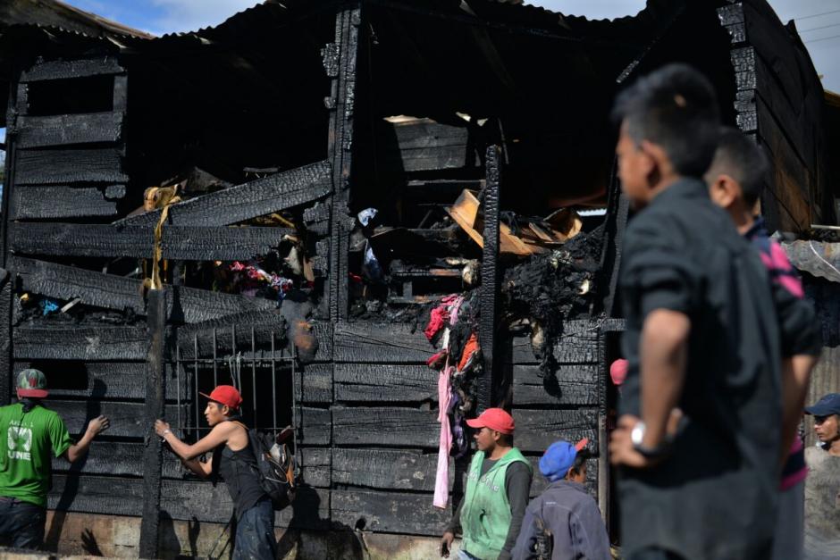 El incendio en el asentamiento Colom Argueta dej&oacute; al menos 30 casas destruidas. (Foto: Wilder L&oacute;pez/Soy502) 