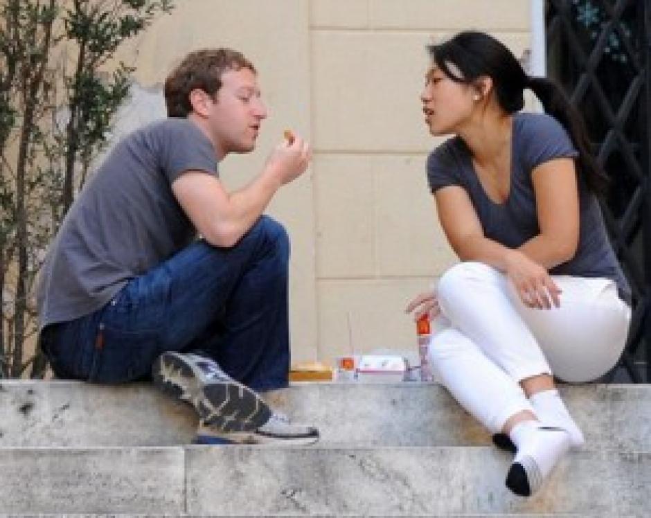 Zuck hizo un video “dulce“ por su aniversario y para su esposa, como muchos también lo colgó en Facebook. (Foto: Archivo)