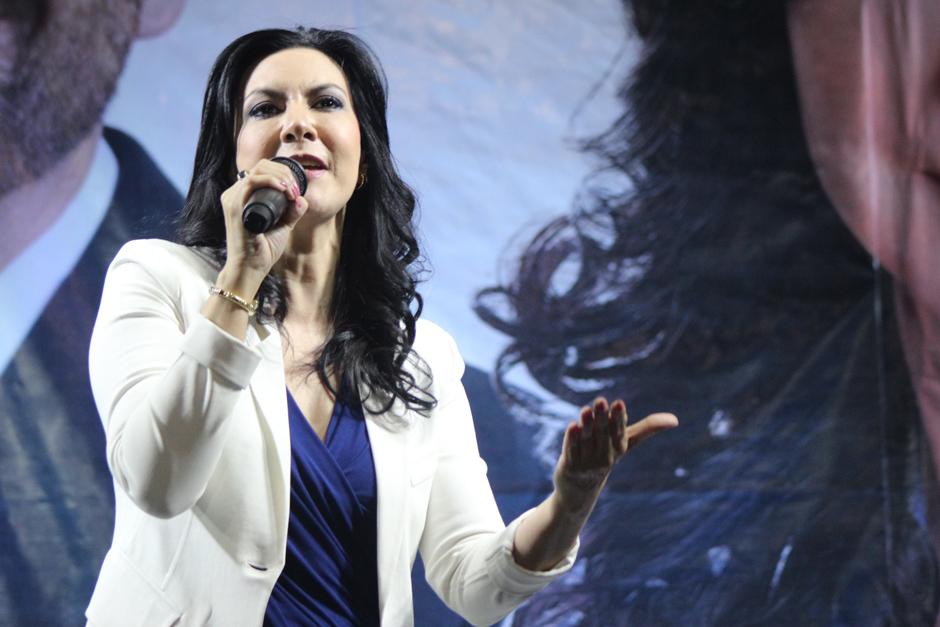 Zury R&iacute;os celebr&oacute; con sus simpatizantes en el Parque de la Industria, la confirmaci&oacute;n de su inscripci&oacute;n como candidata presidencial. (Foto: Alejandro Bal&aacute;n/Soy502)