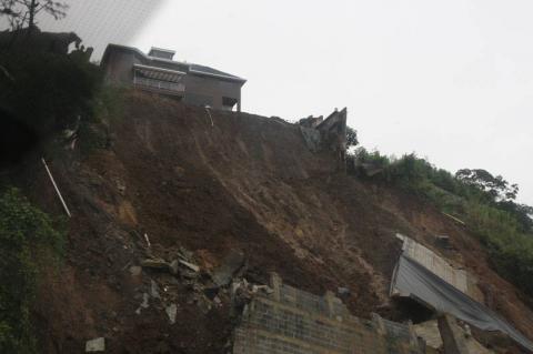 La casa al borde del abismo