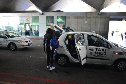 Taxistas guatemaltecos se unen para competir contra Uber