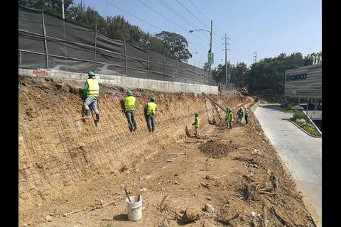 Continúan las obras para ampliar carril en el Anillo Periférico norte