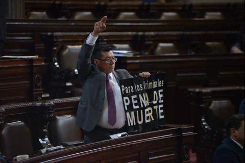 Atásquense populistoides, que hay lodo