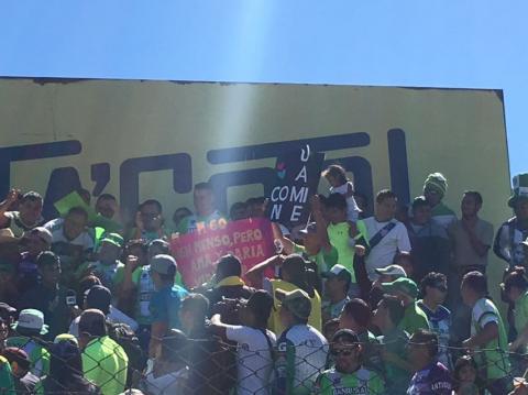 &iquest;Otro ganador en la final? Aficionado pide matrimonio en el descanso