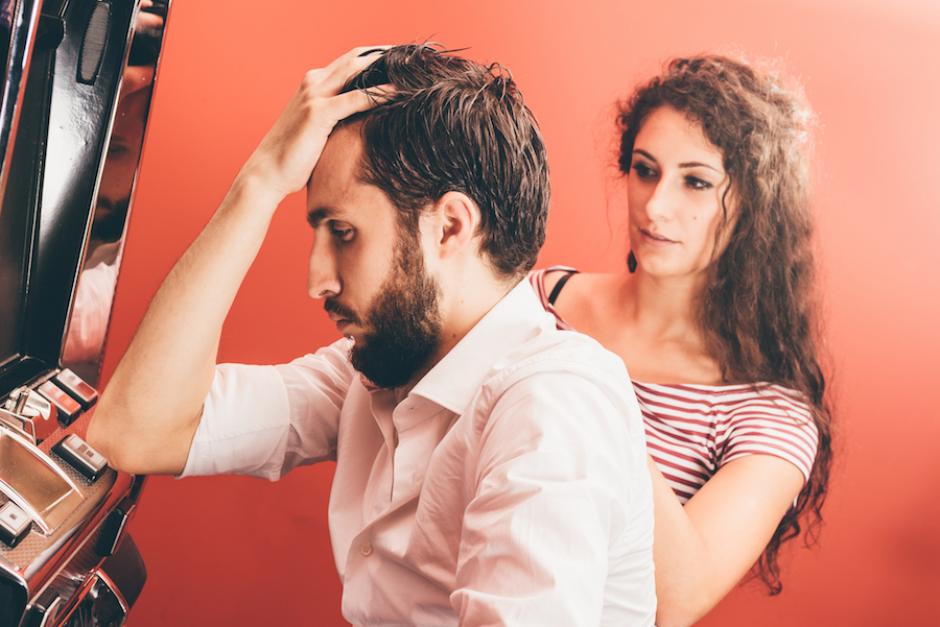 Una madrugada frente al casino, con sabor a derrota