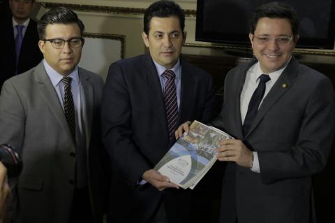 Los zopilotes vuelan sobre el Congreso