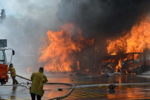 &iexcl;H&eacute;roes! Las im&aacute;genes del valiente trabajo de los bomberos 