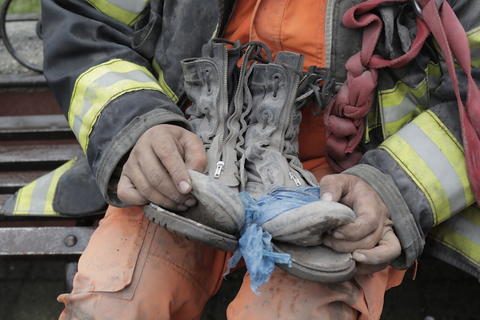Bomberos sin botas, ¡nunca más!