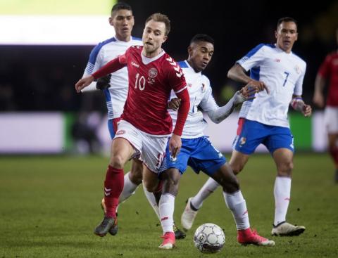 Expulsan a Blas Pérez en partido amistoso con la Selección de Panamá