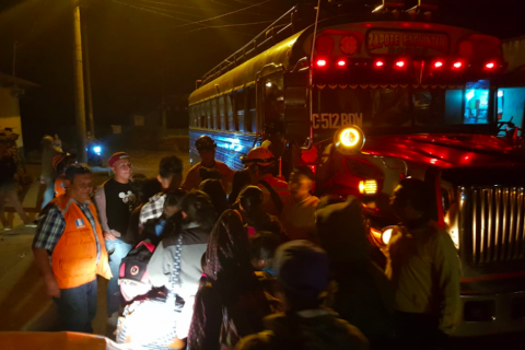 As&iacute; evacuan a comunidades por erupci&oacute;n del Volc&aacute;n de Fuego