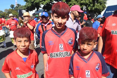 ¡Fiesta en el Estadio Nacional! Miles llegan a la gran final