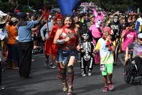 La alegría del deporte invade tradicional Carrera San Silvestre