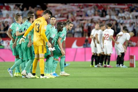 La cara de Courtois cuando Chicharito le metió gol y otras cosas que no viste