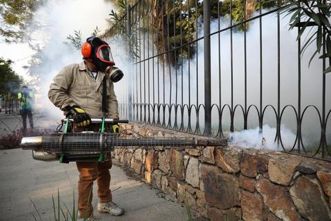 Comuna capitalina desinfecta calles y avenidas por Covid-19