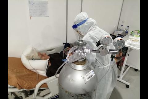 Así se vive en el hospital temporal del Parque de la Industria