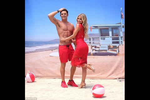 Carmen Electra Posa Sin Ropa A Sus 47 Anos Y Enloquece A Sus Fans Soy502 It sometimes takes on a. soy502