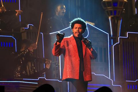 Super Bowl 2021: The Weeknd deslumbra en el show de medio tiempo, desde las gradas
