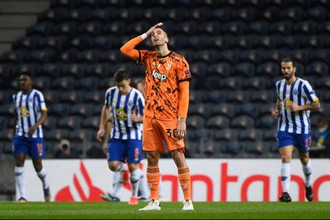 Champions: error en defensa regala gol al Porto contra la Juventus (video)