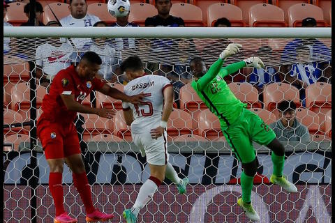 Catar y Panamá empatan 3-3 en su debut en la Copa Oro