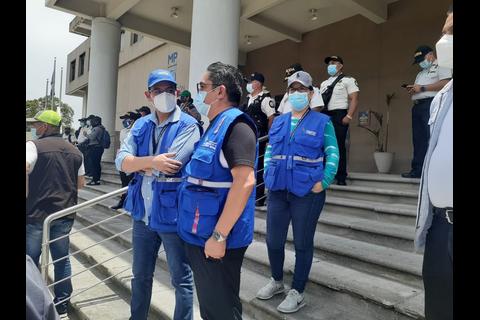 El procurador Jordán Rodas verifica la seguridad de manifestantes en el MP