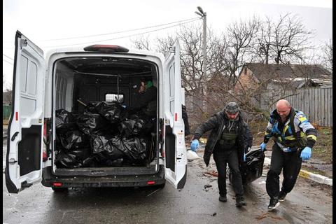 Masacre en Ucrania: encuentran 410 cadáveres de civiles