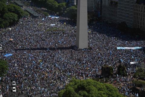 Así está la celebración en El Obelisco de Buenos Aires (video)